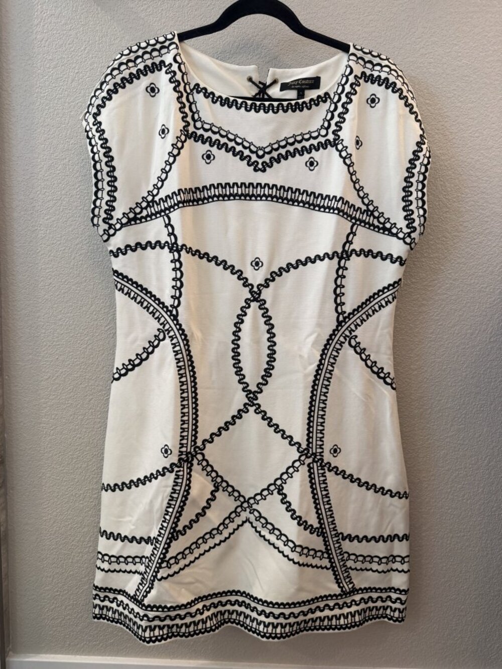 Juicy Couture Ivory Black Embroidered Shift Dress Large